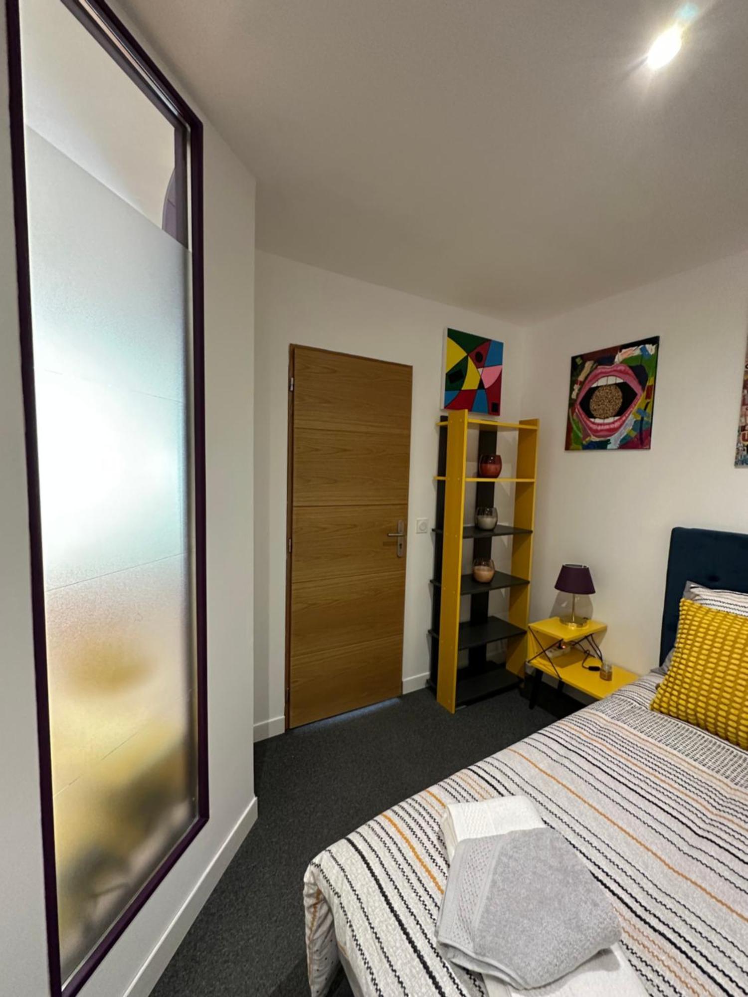 Pop Appart Appartement Artiste Configure En Galerie Dart A 200 M Du Centre Ville Avec Parking Prive Et Securise Gratuit Dans Copropriete Avignon Exterior foto